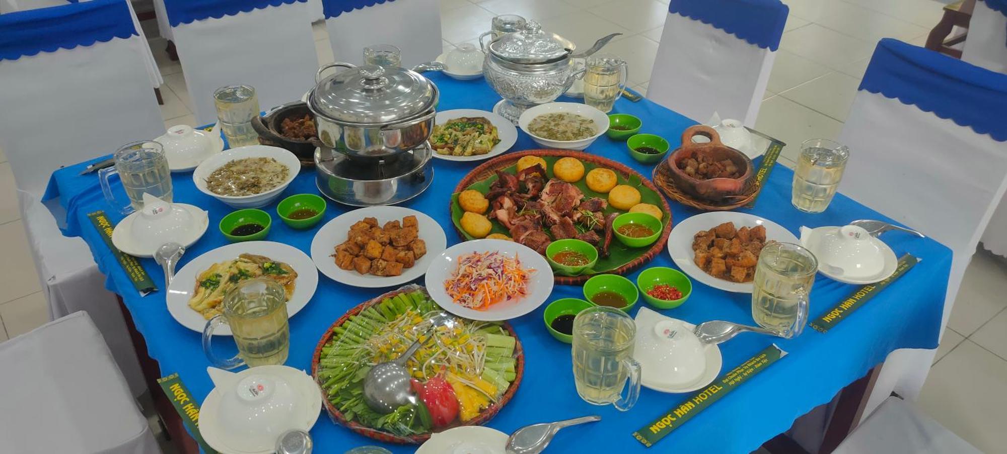 Khach San Ngoc Han Ap Vinh Phu Exterior photo